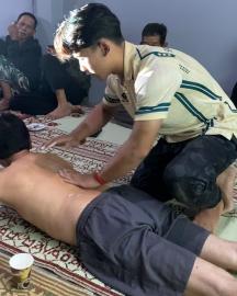 KKN 70 UNS Gelar Pelatihan Terapi Massage Kebugaran Terstandardisasi Dukung Penguatan Kesehatan